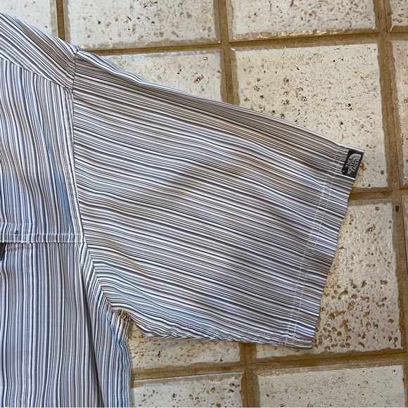 Grey North face short sleeve button up shirt. - Picture 12 of 12